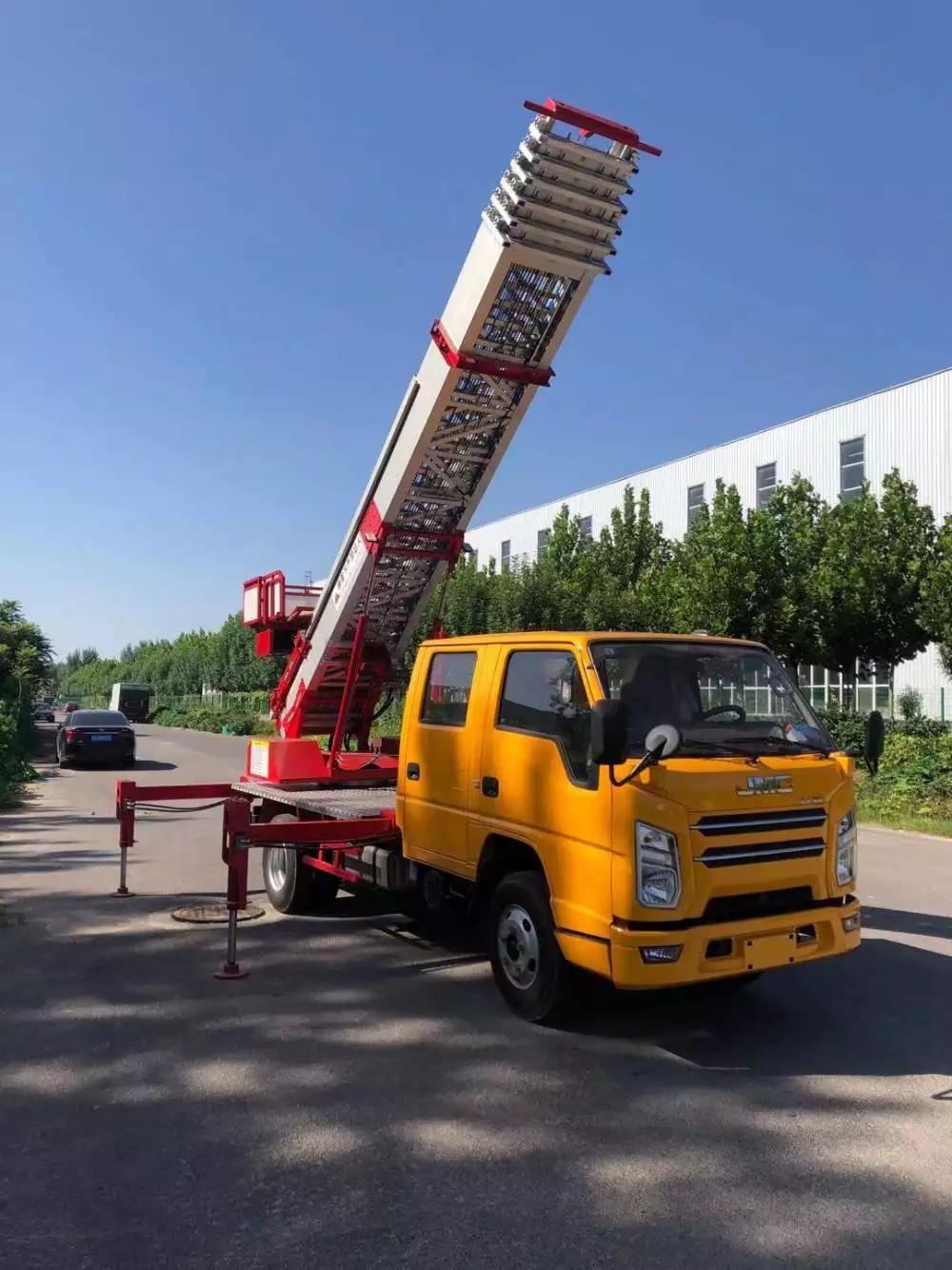 黎母山镇附近的云梯车出租服务：轻松解决高空作业需求